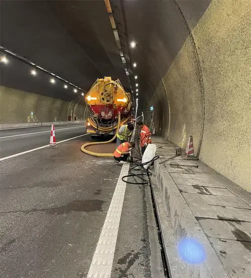 敖汉隧道排水渠清淤